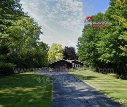 Building Photo - 11539 N Parkview Dr