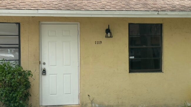 Foto del edificio - 1119 Goldenrod Rd