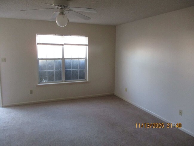 Building Photo - Twentieth, 914-C