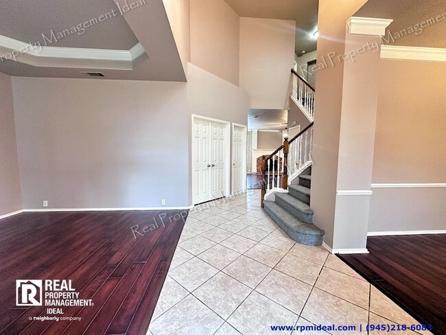 Building Photo - 8801 Vernon Ct