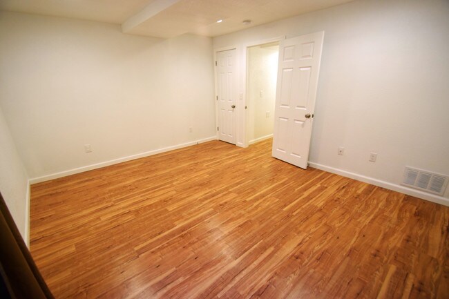 Building Photo - 2950 Neil Dr