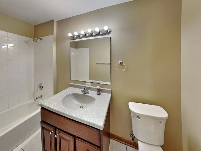 Building Photo - 470 Raintree Dr