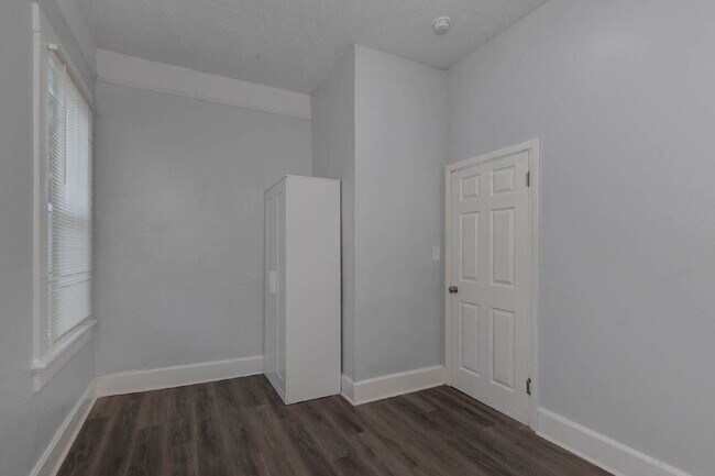 Foto del edificio - 2229 10th St