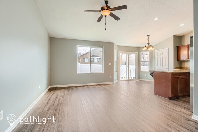 Foto del edificio - 4598 S 6000 W, West Valley City, UT, 84128