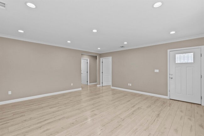 Foto del edificio - 6717 Cedros Ave