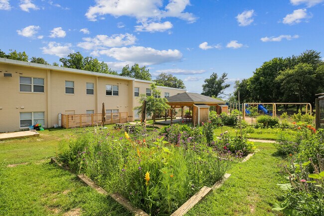 Foto del edificio - Crossway Community