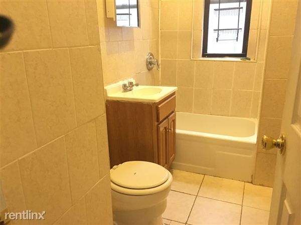 Building Photo - 2544 Valentine Ave