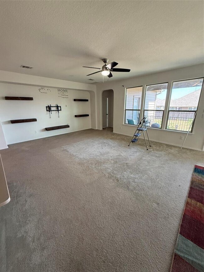 Foto del edificio - 16602 Brogan Ln