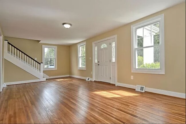Building Photo - 4060 Saint Johns Ln