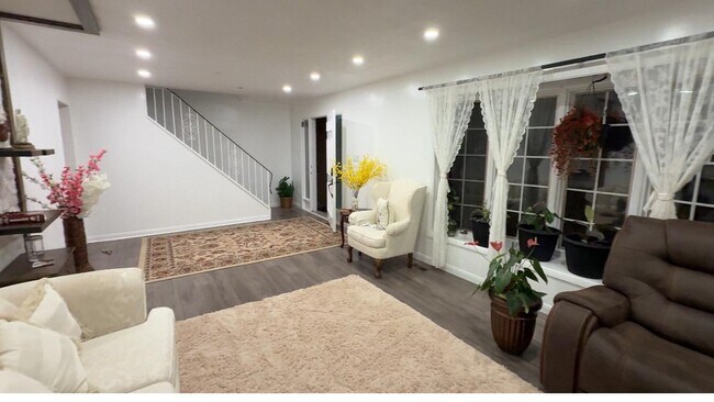 Photo du bâtiment - 638 Creston Ave