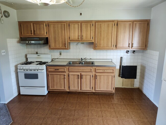 Building Photo - 3318 Rexford Dr