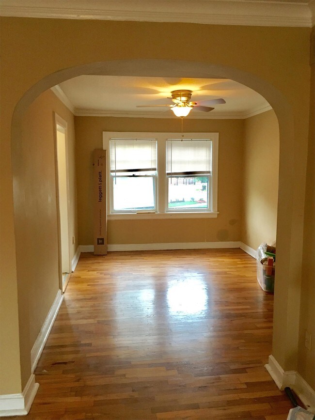 Building Photo - 1116 W 45th St