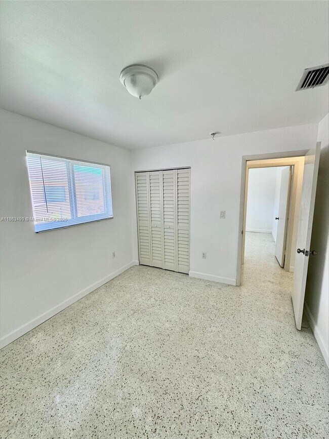 Foto del edificio - 626 W 17th St