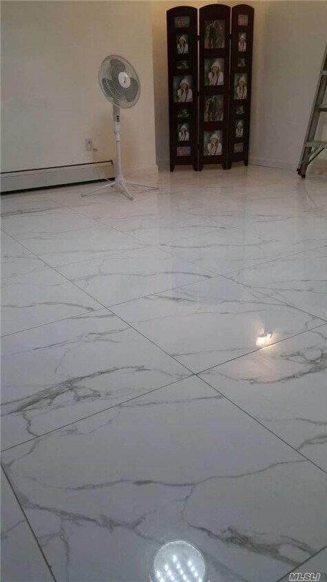 Foto del edificio - 59-06 Fresh Pond Rd