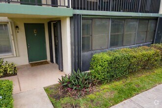 Building Photo - 6299 Chasewood Dr