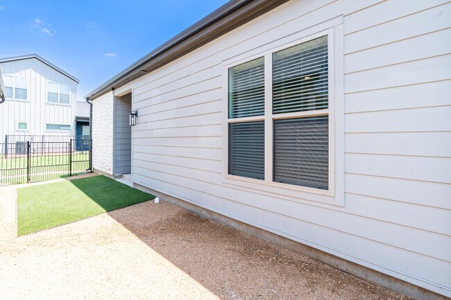 Foto del edificio - 1884 Bernard St