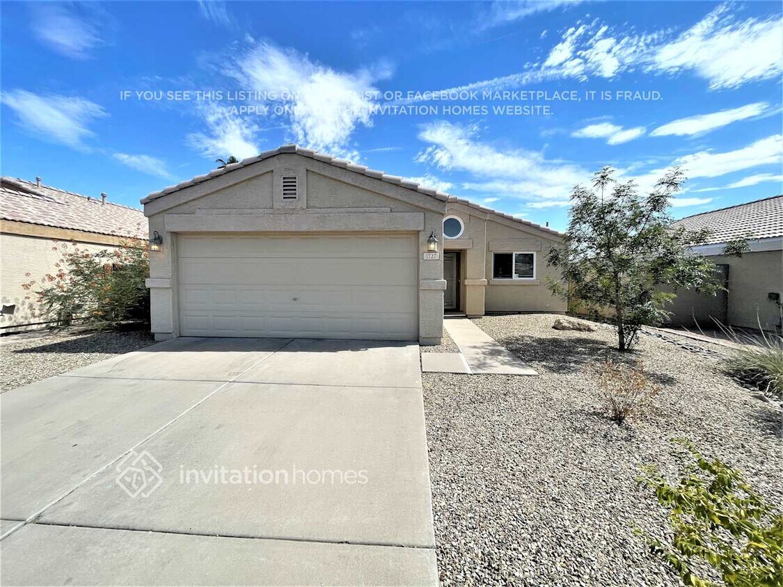 Foto principal - 1727 E Horseshoe Ave