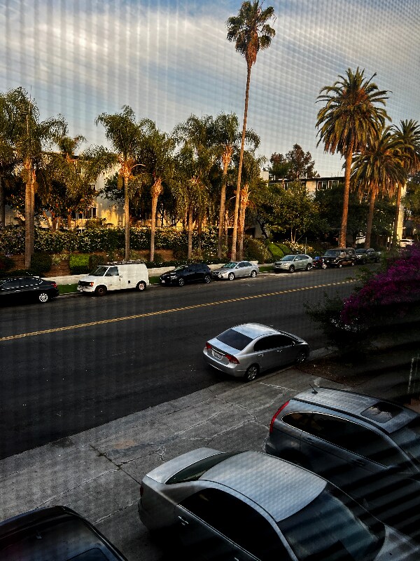 Foto del edificio - 1339 Hobart Blvd