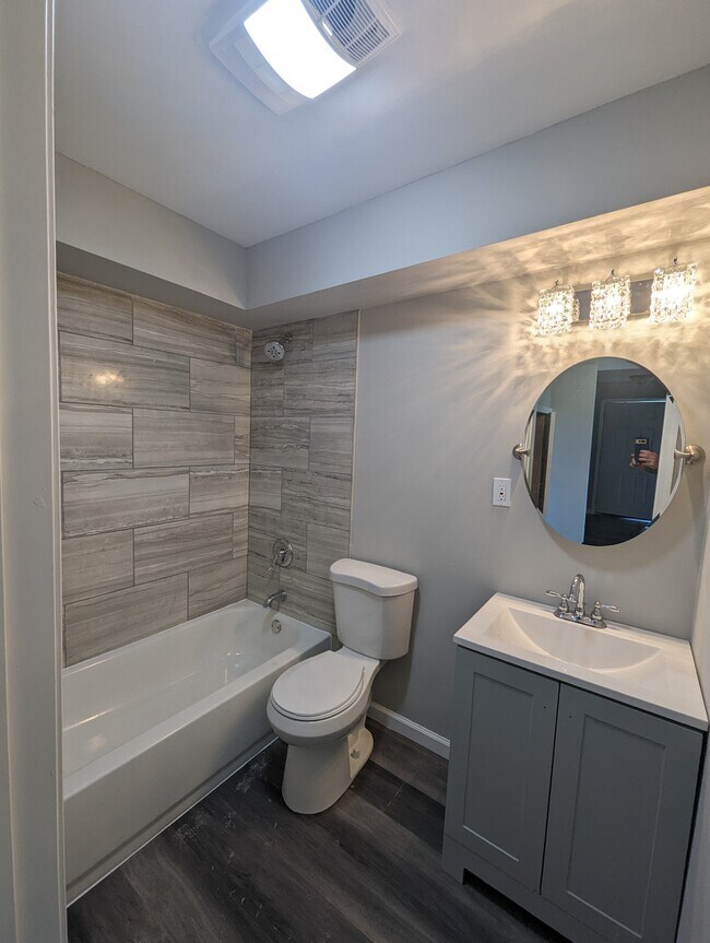 Building Photo - 209 River Oaks Dr