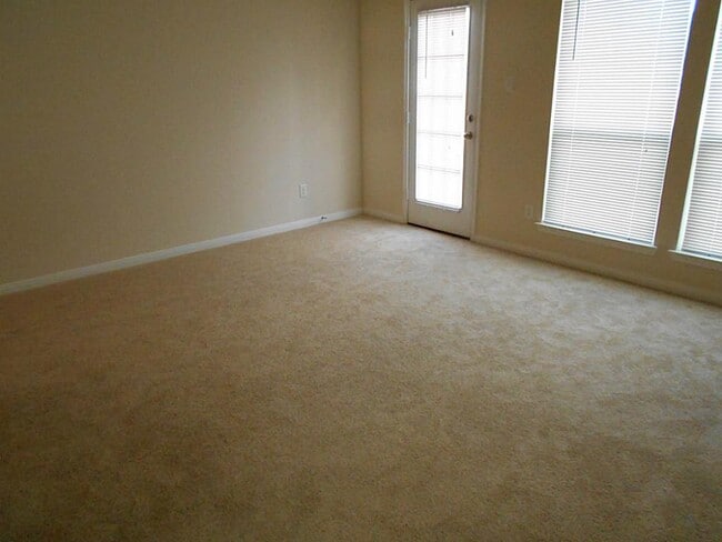 Building Photo - 9 N Forrest Ave