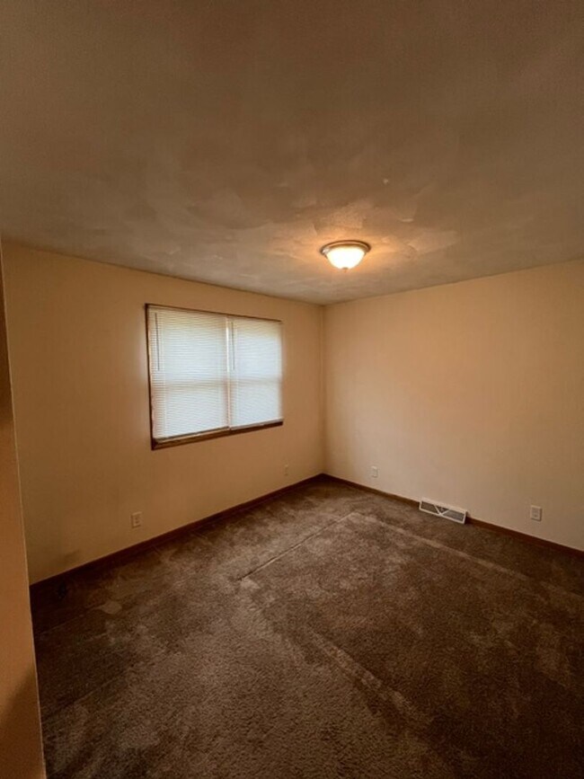 Building Photo - 305