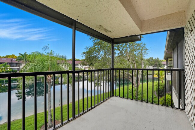 Foto del edificio - 5361 Treetops Dr