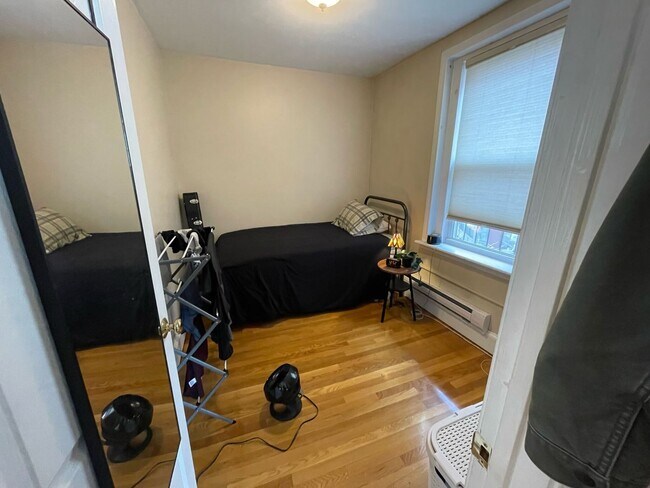 Building Photo - VERY NICE ONE BED IN NORTH END!!