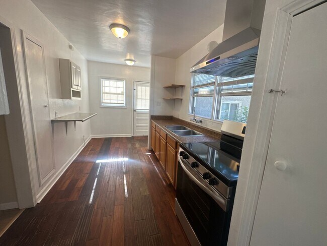 Building Photo - 302 Covena Ave