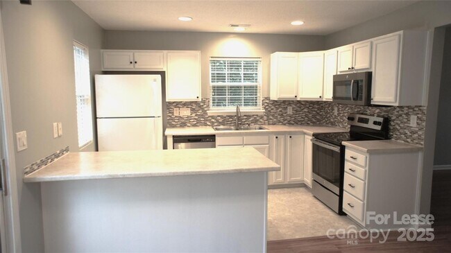 Foto del edificio - 10930 Kinston Ridge Pl