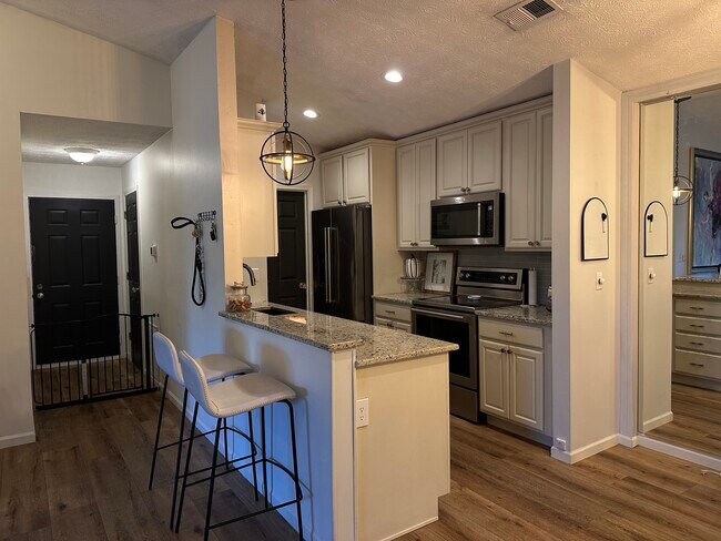 Building Photo - 6615 Hedington Sq