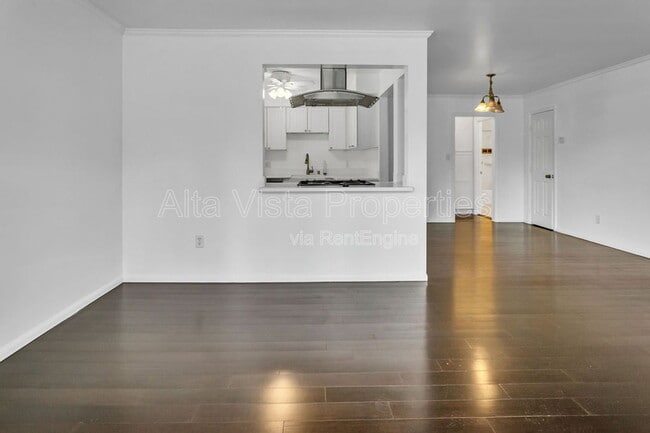 Building Photo - 5357 La Jolla Blvd