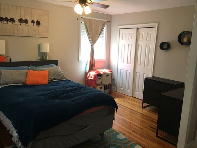 Foto del edificio - Beautiful 2-Bed/1.5-Bath Townhouse with Fi...