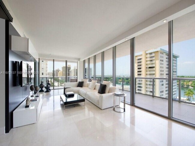 Foto del edificio - 5875 Collins Ave