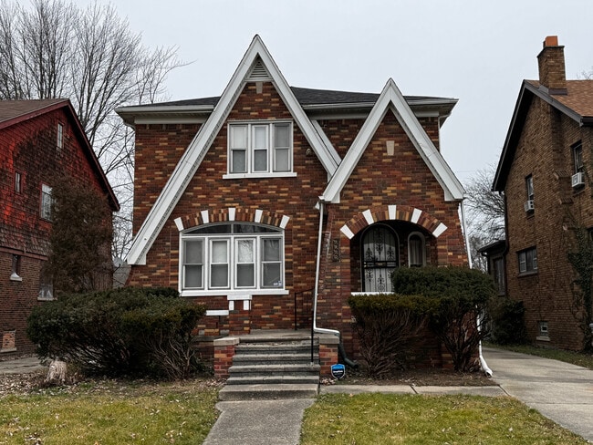 Building Photo - 5950 Kensington Ave