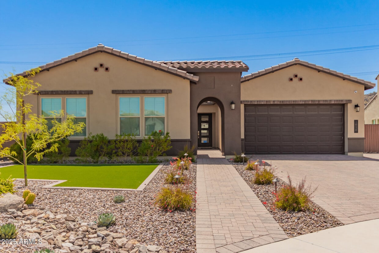 Foto principal - 1919 E Fallen Leaf Ln