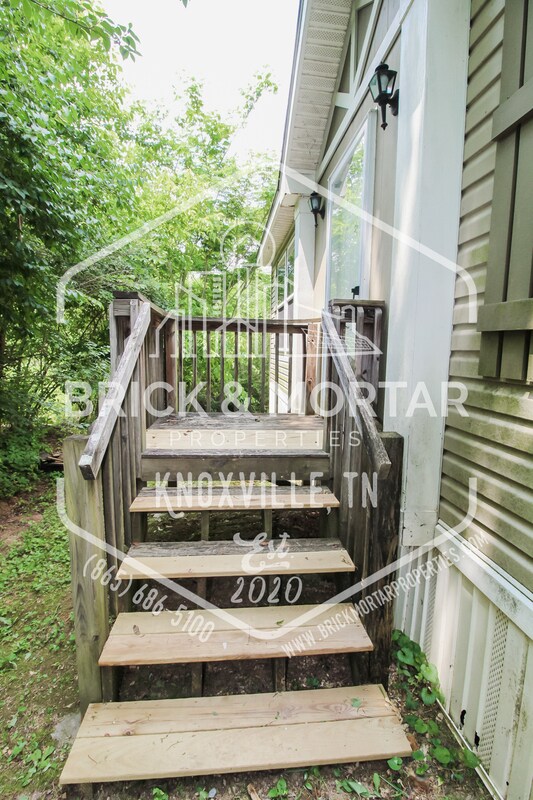 Building Photo - 1733 George Whittaker Ln