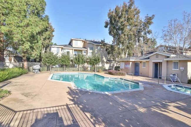 Building Photo - 114 Niguel Ln