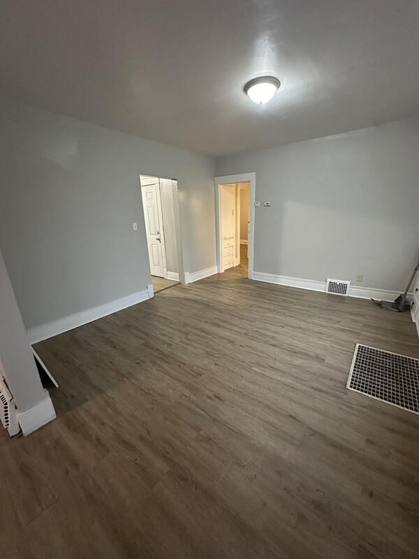 Foto del edificio - 857 Lakeview Rd
