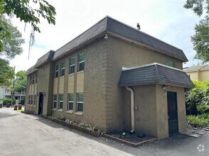 Building Photo - 726 Edgewater Dr