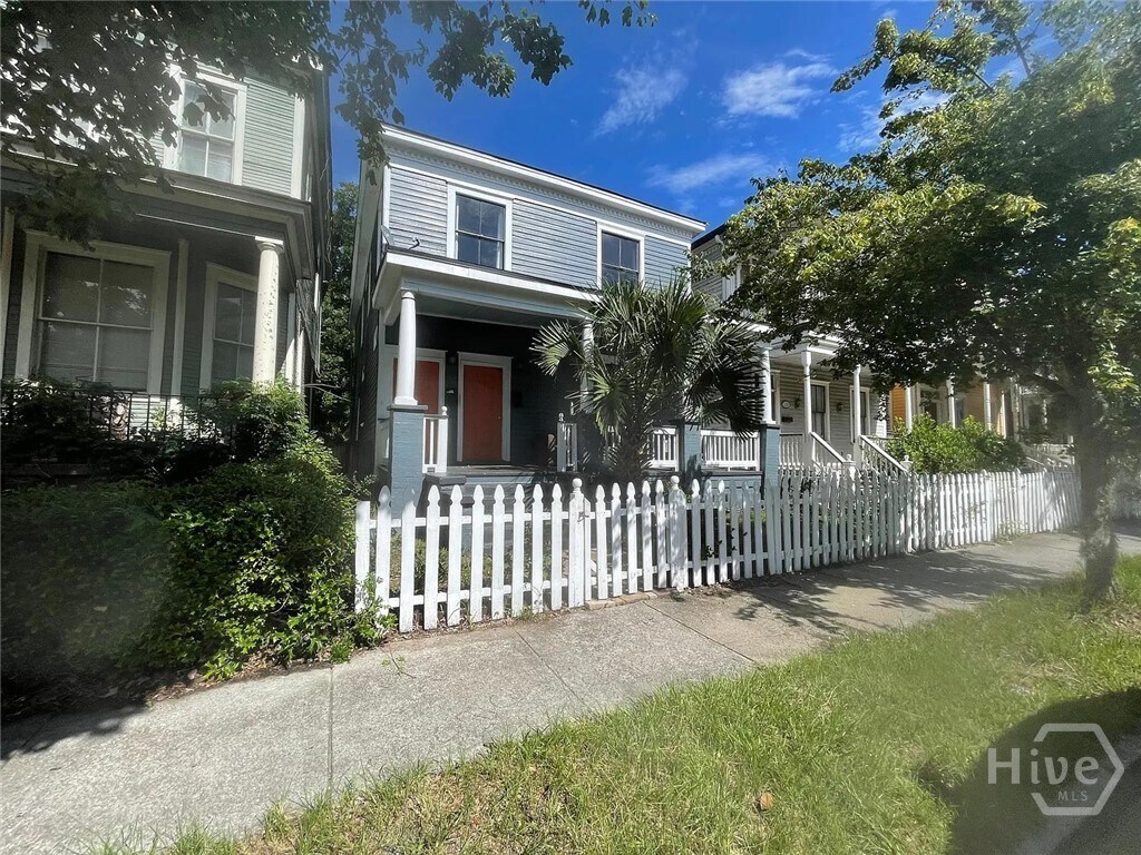 Foto principal - 2206 Barnard St