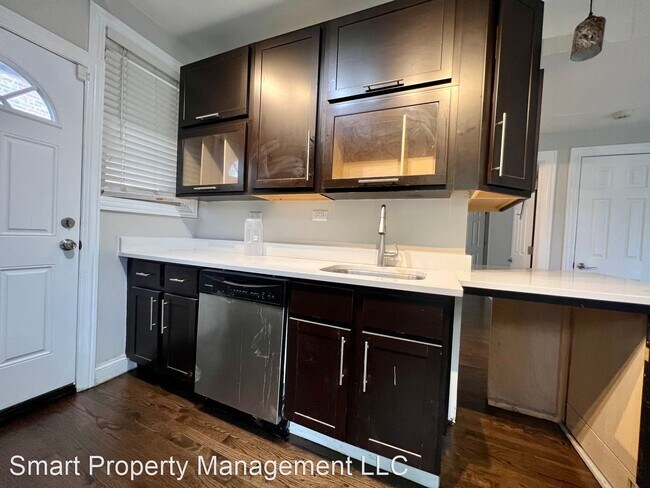 Building Photo - 2 br, 1 bath House - 3935 W. Altgeld St. - #B