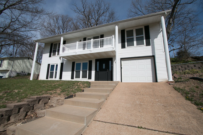 Building Photo - 1917 Americana Way
