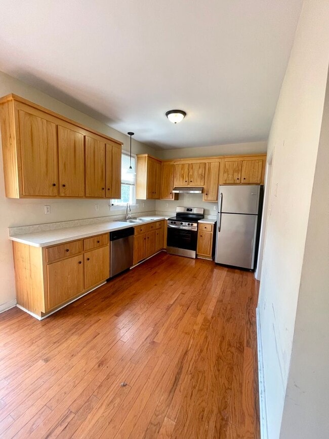 Building Photo - Large 4 Bedroom 2.5 Bath Home Near VCU.