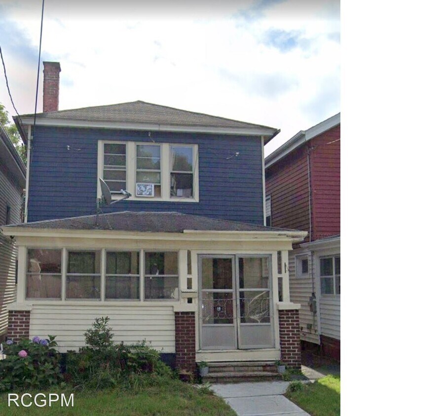 Foto principal - 3 br, 1 bath House - 19 Pennsylvania Ave