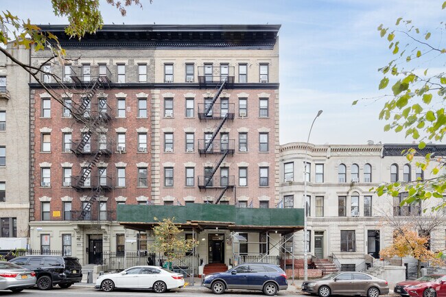 Building Photo - 3692 Broadway
