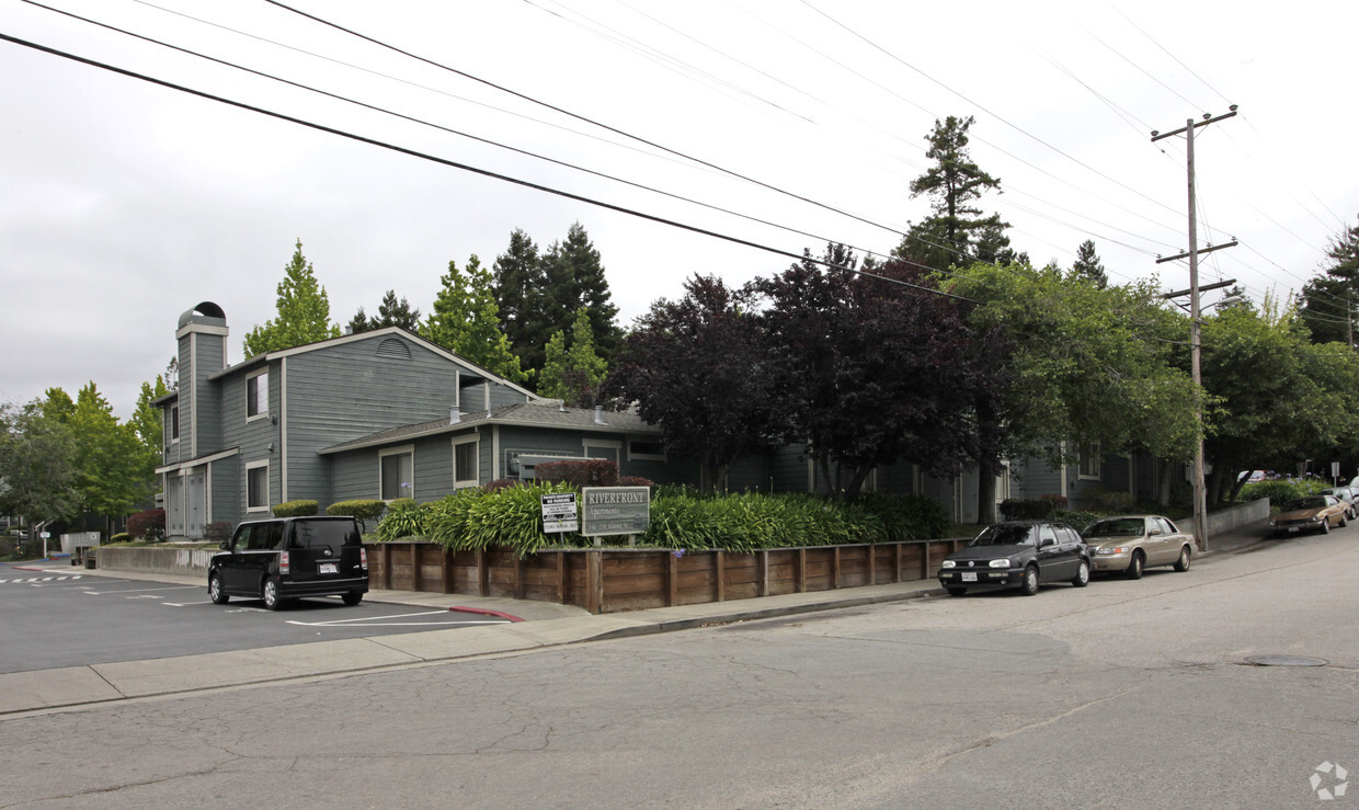 Primary Photo - Riverfront Apartments