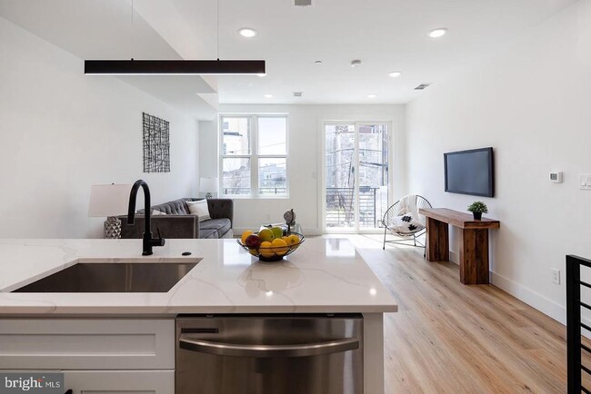 Building Photo - 3106 Clifford St