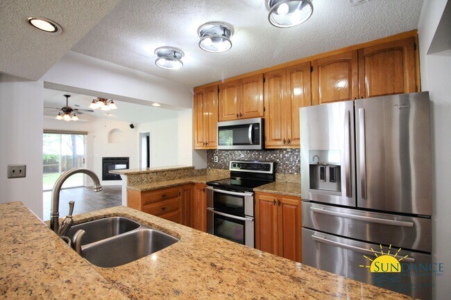 Building Photo - Stunning 4 Bedroom Home in Fort Walton Beach