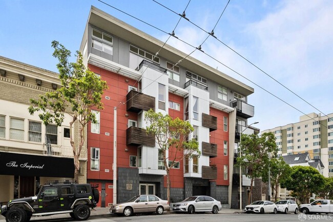 Building Photo - Modern Condo in the Heart of the City's Lo...