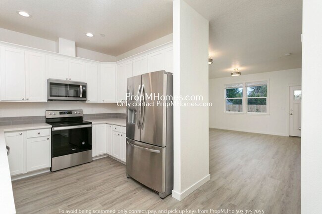 Building Photo - Modern Four Bedroom Home in SE! FREE PET RENT & DEPOSIT SPECIAL